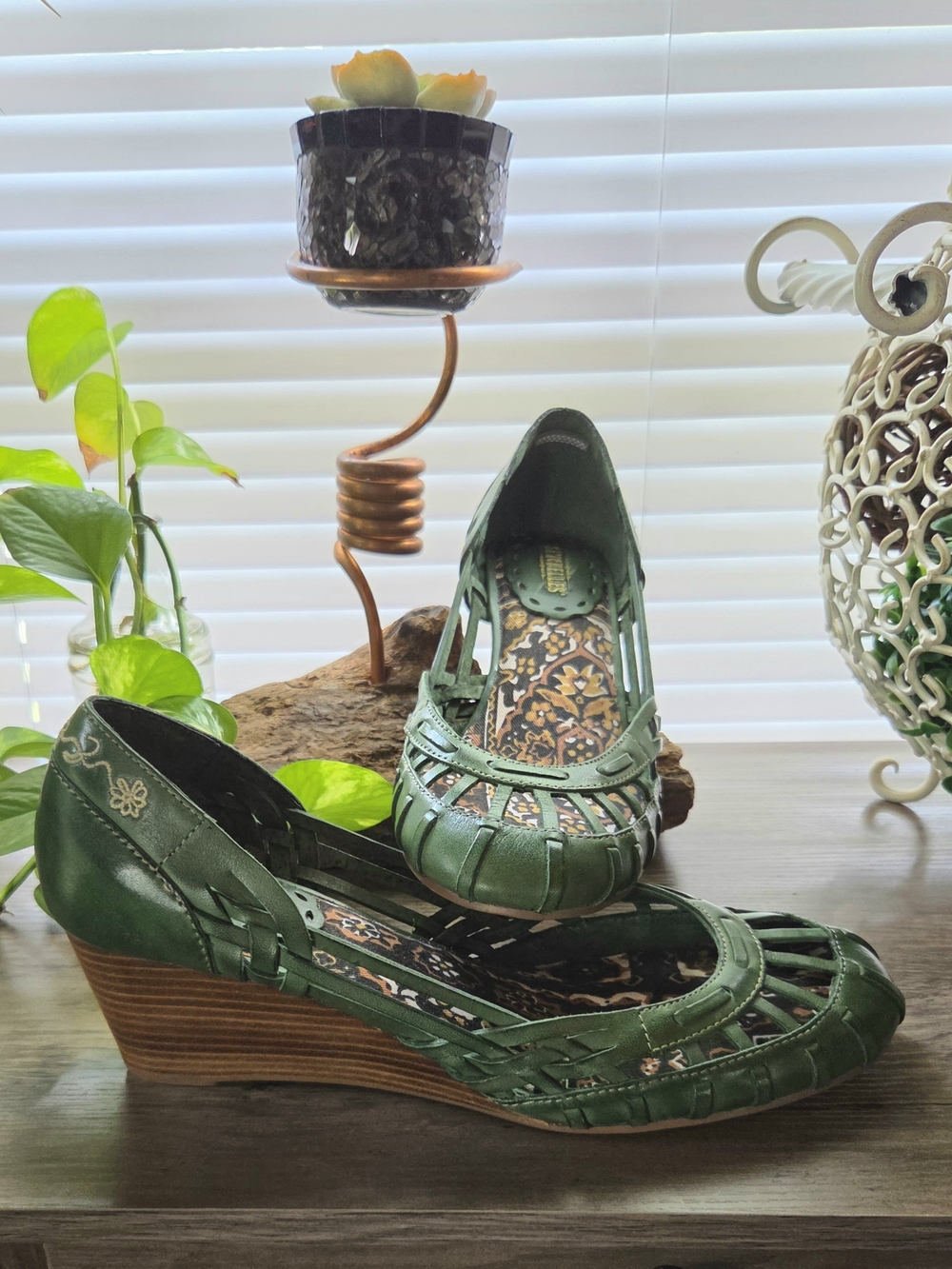 NWT Seychelles Forest Green Woven Leather Wedges Embroidered Wood Heel Size 9.5 - Picture 9 of 9